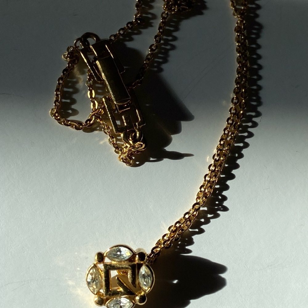 GIVENCHY gold tone vintage crystal necklace with G logo - Picture 9 of 16